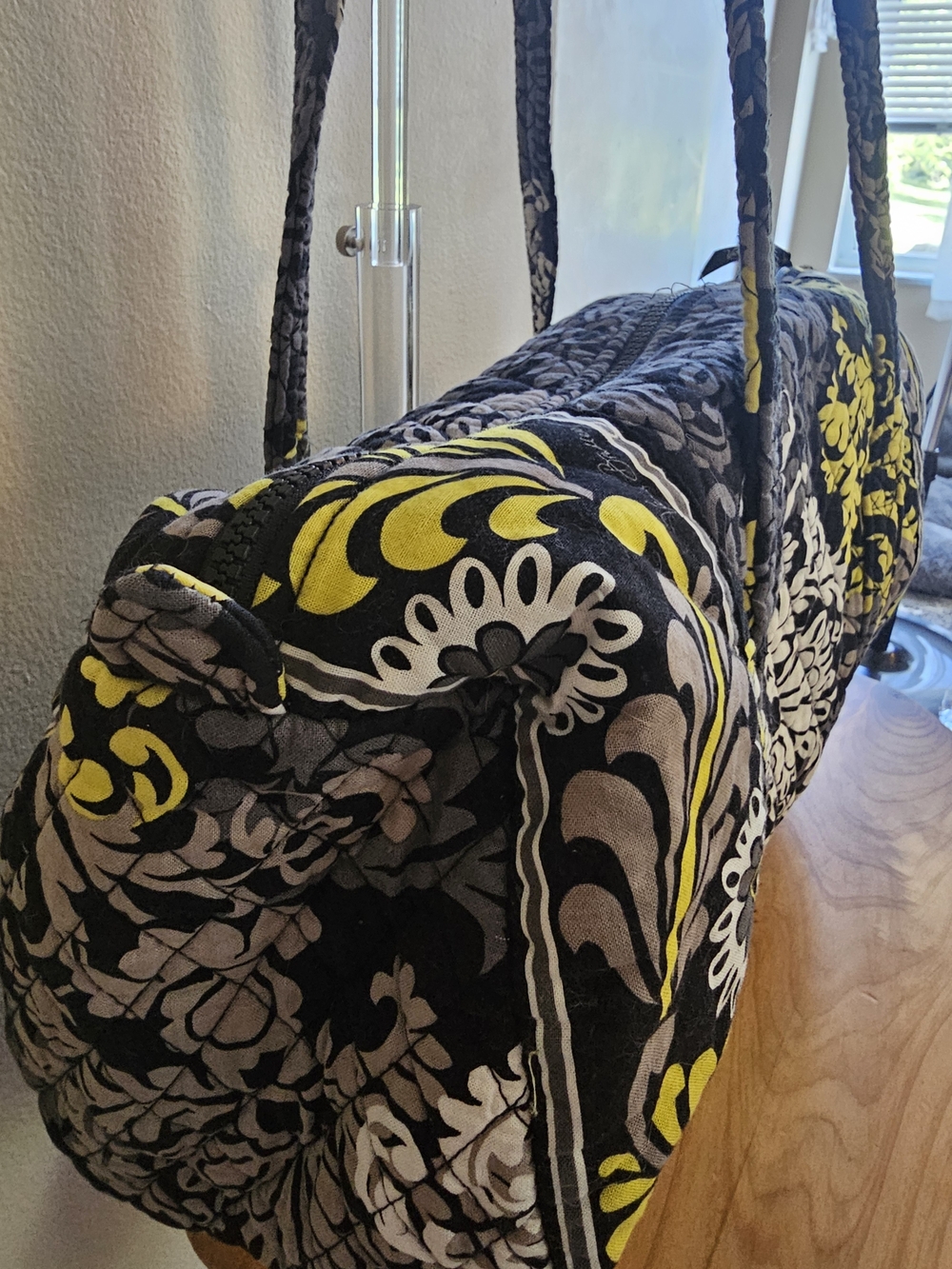 3 Piece Vera Bradley- Black, Yellow & Cream Quilted Barrel Tote with Wristlet - Picture 4 of 8